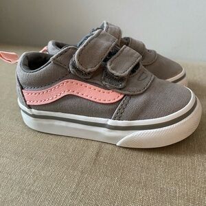 Vans Kids Sneakers in Gray and Pink